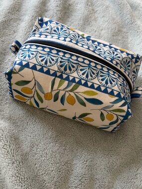Lemon makeup bag